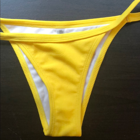 Yellow triangle bikini - Picture 2 of 4